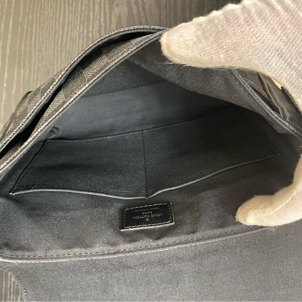 LOUIS VUITTON Damier Graphite District PM Shoulder Crossbody Bag 💼 - Picture 16 of 17
